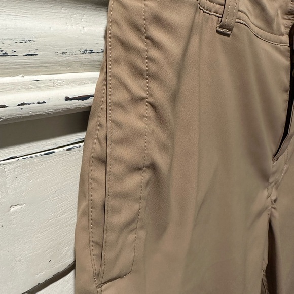 Under Armor men’s Heat Gear golf shorts. - Picture 3 of 4